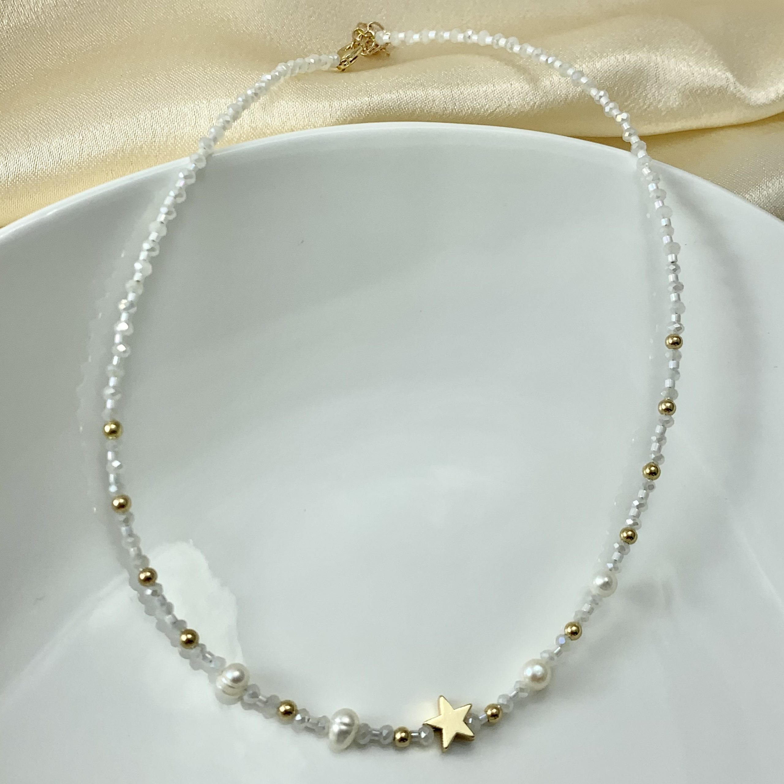 CHOKER BLANCO Y ESTRELLA